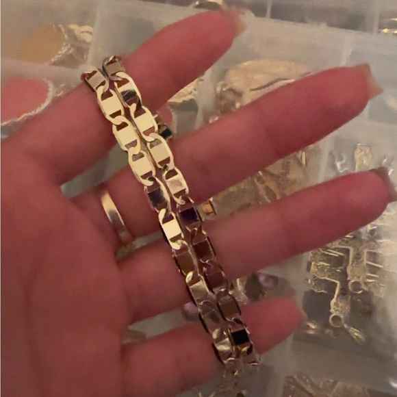 Gold Plated 24” Rope Chain With “G” Initial Pendant - Picture 6 of 7